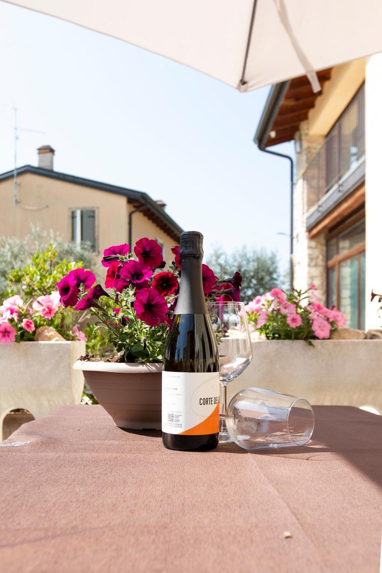 Corte Dei Soavi Suites - Apartments Soave Kültér fotó